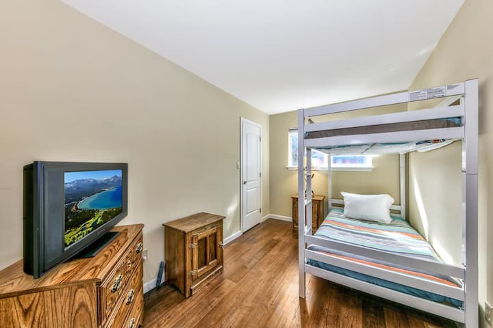 Les enfants adoreront la chambre 4, avec des lits jumeaux superposés et une télévision 26'' avec une Xbox et un lecteur DVD