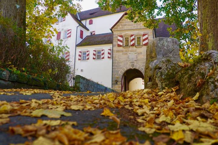 Ferienwohnung Schloss Henfenfeld - Hersbruck