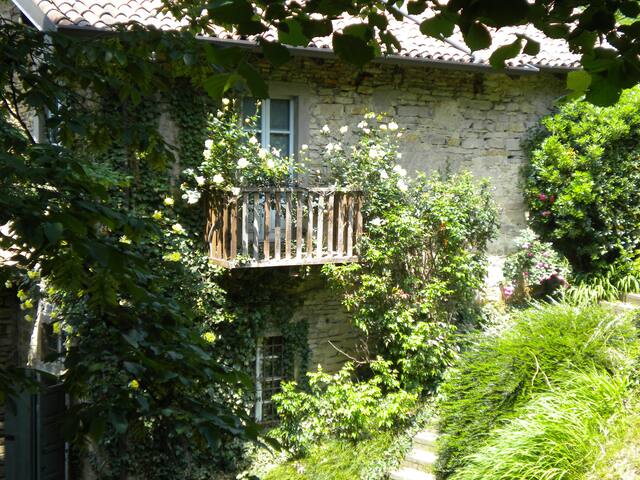 Elegante villa con piscina gallery image 5