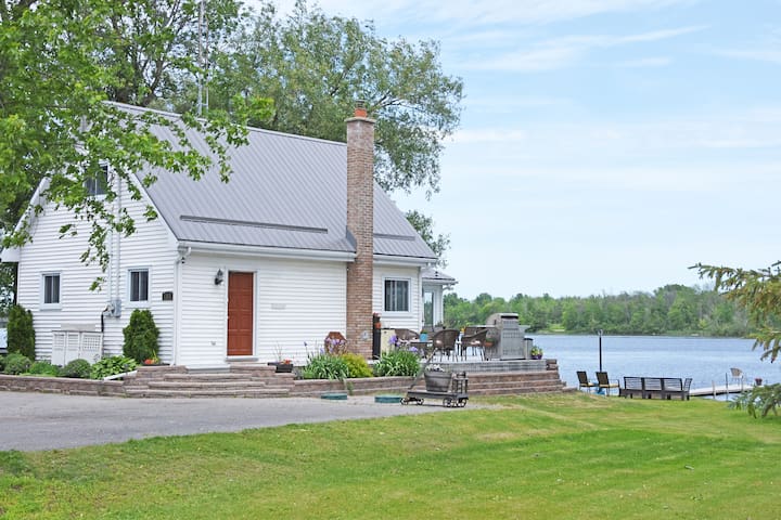 Waterfront Oasis - 30 min from Ottawa