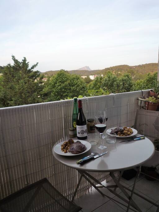Balcon avec vue sur la sainte victoire