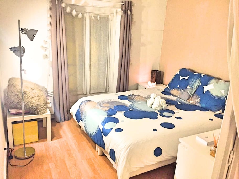 Bedroom with a King Size Bed / Chambre avec un King Size Bed