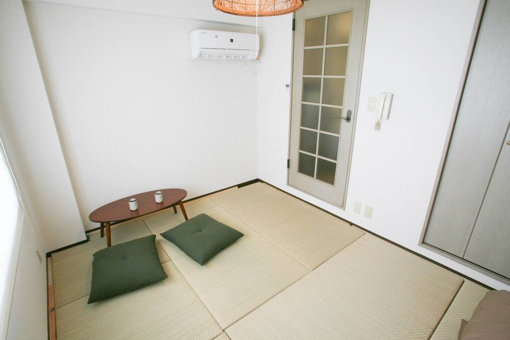 ・和室でくつろぎください。
Please relax in the Japanese-style room.
请在日式房间休息。
일본식에서 휴식을 취해보십시오.