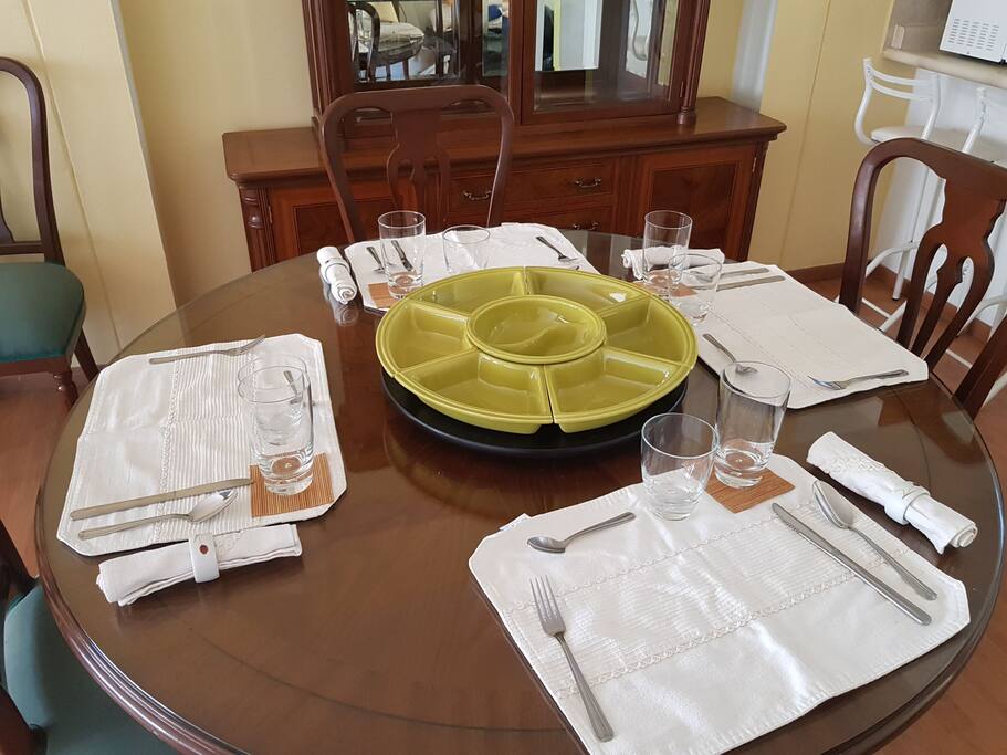 Botanero giratorio en Mesa del comedor.