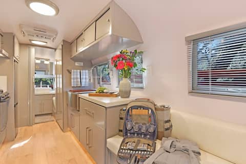 Popular Airbnb listing: Lovestream Romantic Nature Getaway in Topanga, CA in Los Angeles