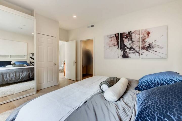 1000sqft Deck!10% OFF PROMO!In doorout door space. gallery image 5