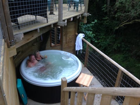 Ty Gwyrdd Eco house with hot tub, Newquay, Wales
