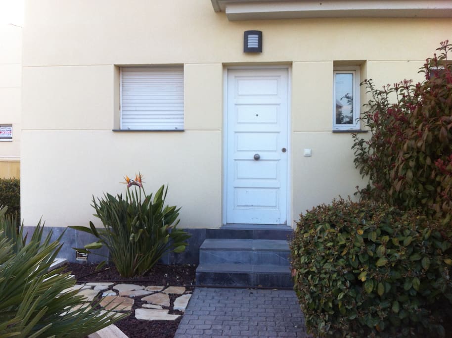 Entrada principal vivienda.