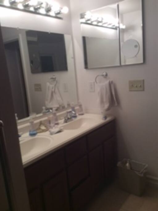 Master bath handicap accessible