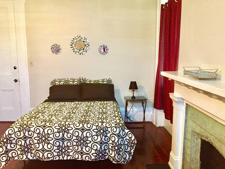 2 comfortable queen beds