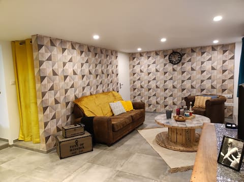 Pleasant, quiet ground floor, 60 m2, private parking