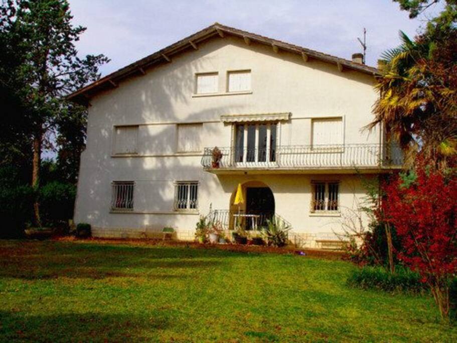 FAÇADE ENSOLEILLÉE.