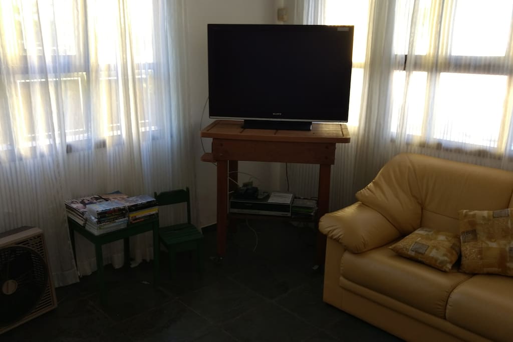 TV, livros e jogos à disposição