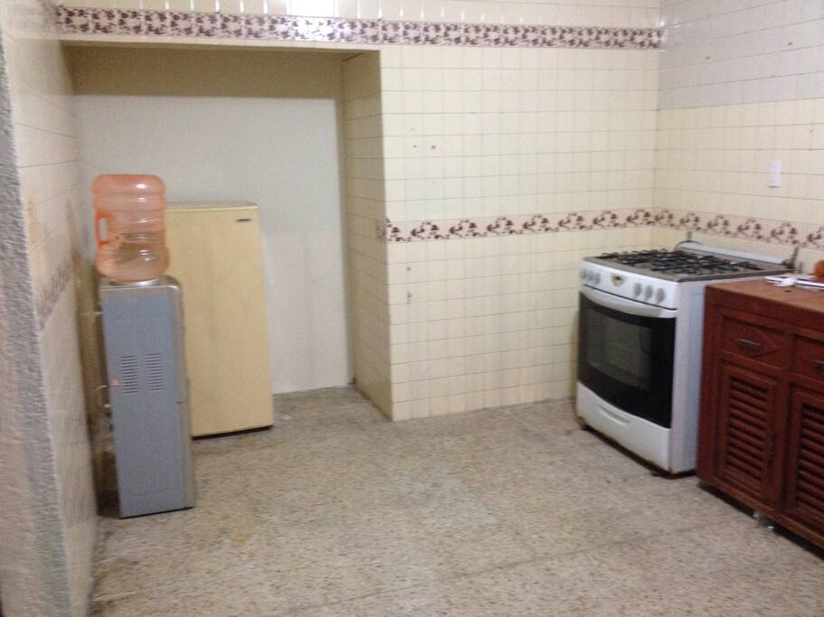 amplia cocina completamente equipada y con todo lo necesario para sentirte como en tu hogar