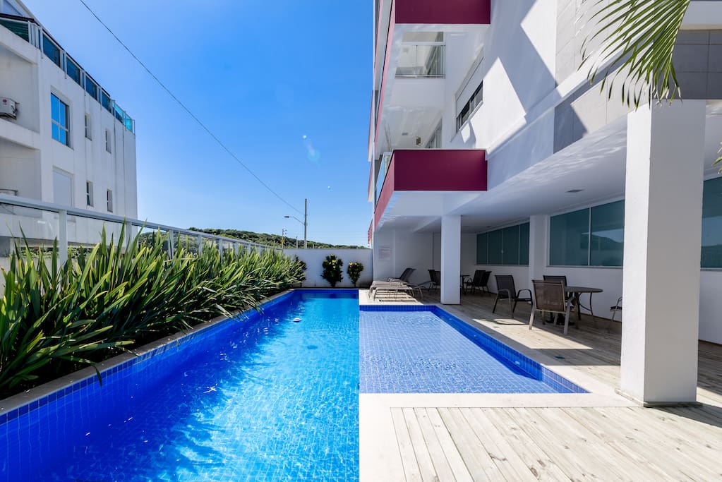 Piscina do condominio