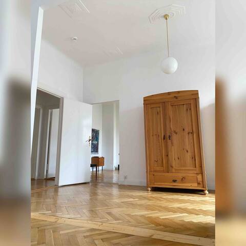 Luxuriöse Altbauwohnung 120qm nahe Mauerpark gallery image 3