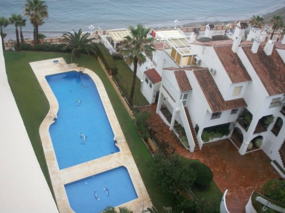 VISTAS PISCINA DESDE EL APARTAMENTO