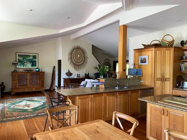 Byron Bay Hinterland Private Tropical Residence. gallery image 4