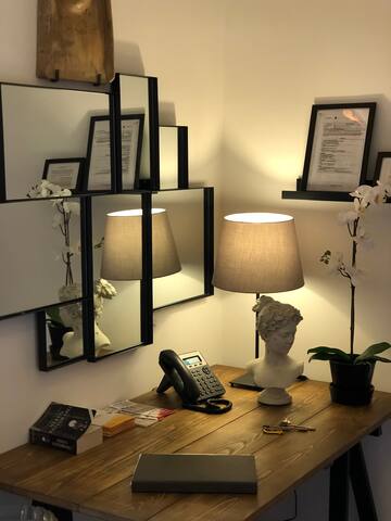 Terrace Apartment in Trevi Fountain -Spanish Steps gallery image 3