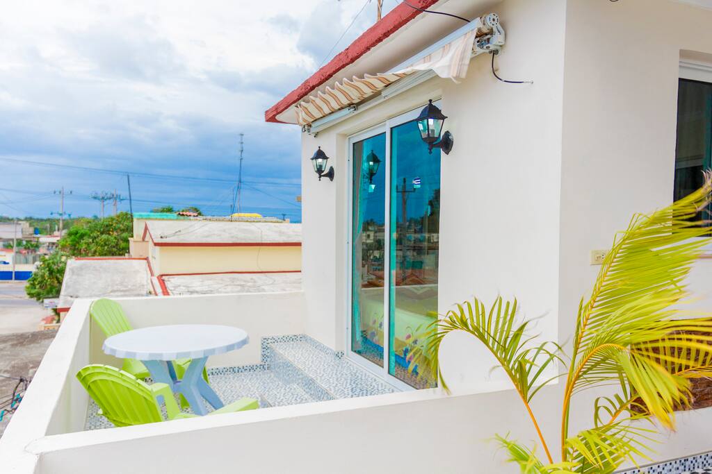 Éste Es El Balcón De La Primera Habitación.