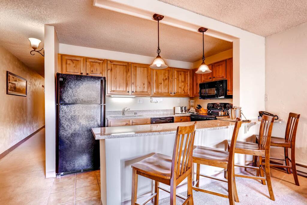 Fully equipped kitchen and dining gear
