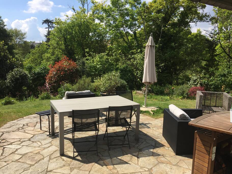 Terrasse sur jardin exposée plein sud