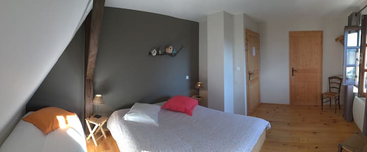 Dhomë çokollate 
1 krevat 90x200 dhe 1 krevat 160x200