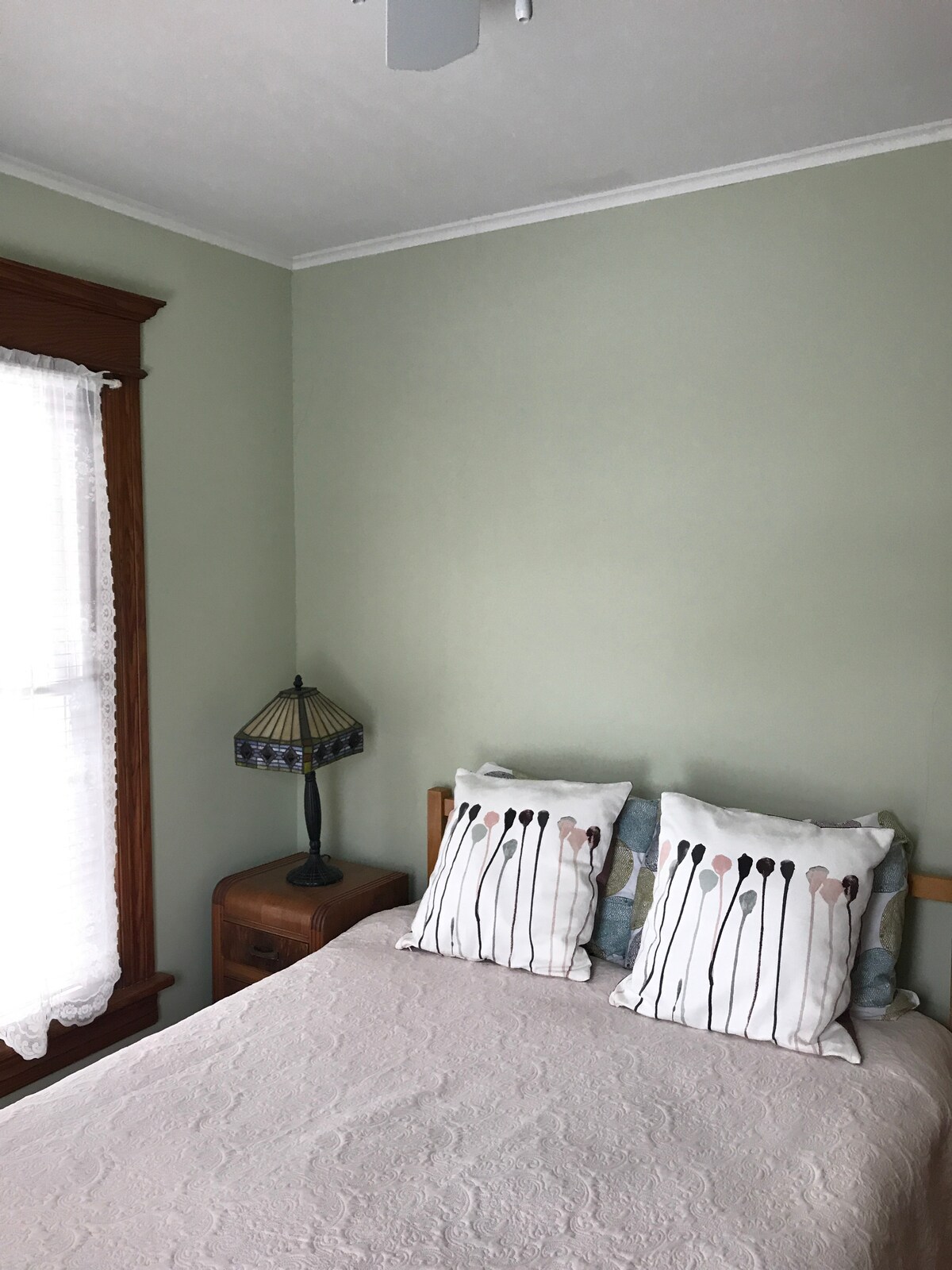 Spálňa 4 s posteľou plnej veľkosti.  