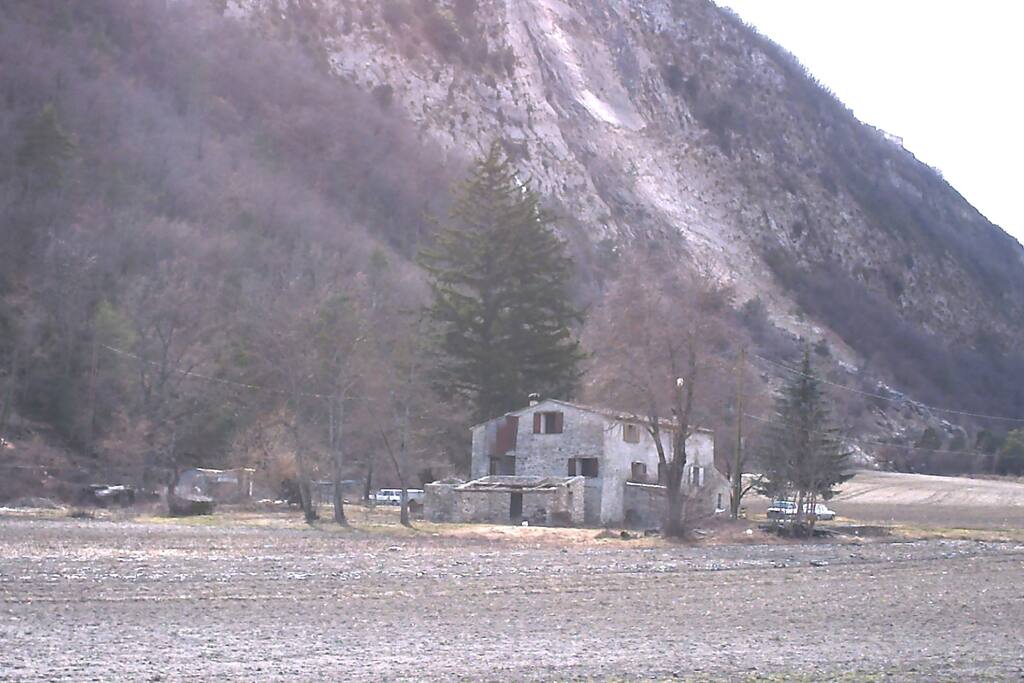 MAISON VU DE LOIN EN HIVERS