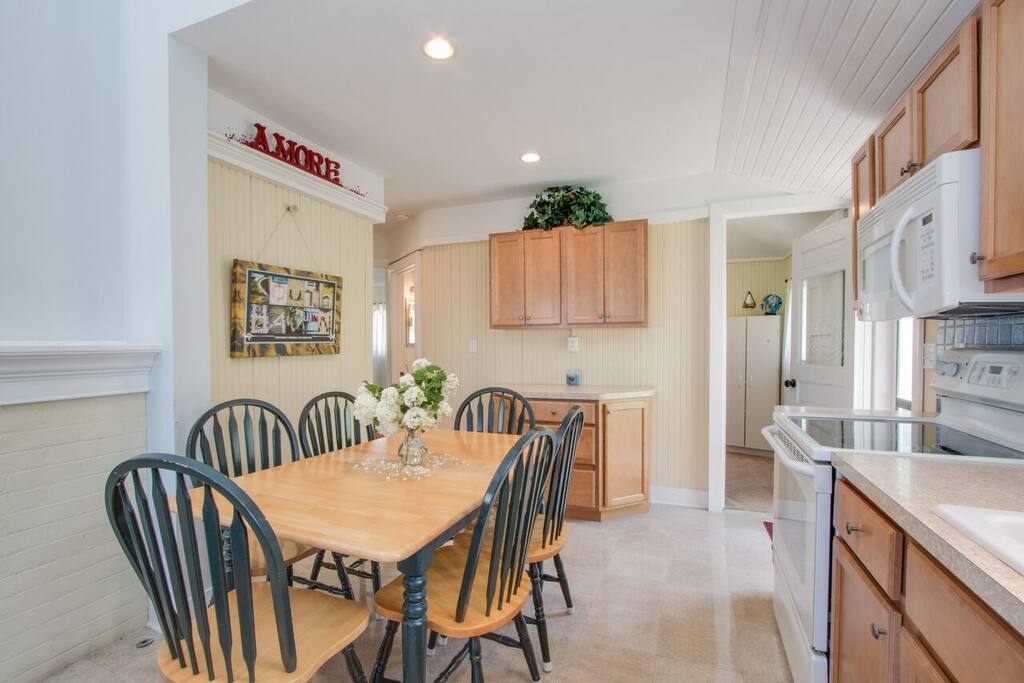 Kitchen and dining area.