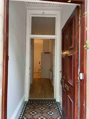 Bright, Spacious, Main Door, 4 Bed in Bruntsfield gallery image 2