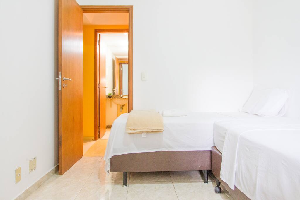 QUARTO COM 2 CAMAS SOLTEIRO
