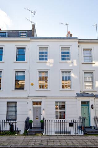 Zone 1 Heart of London! Victoria, Cafes/shops!