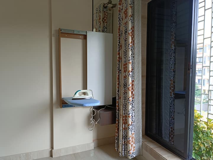 Გასაშლელი რკინის მაგიდა