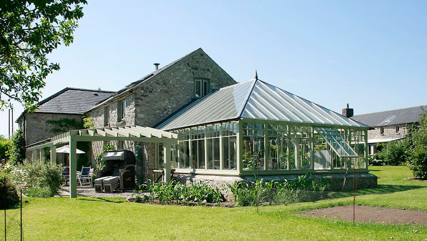 Carmen & Robert's Country House Retreat