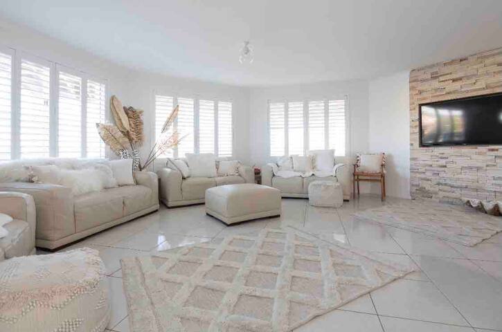 Bungalow – Luxury Beach House – Cervantes WA gallery image 4