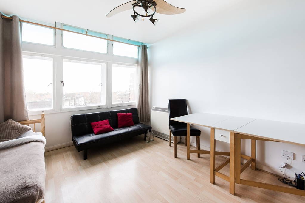 The living room also has an extendable table with 5 dining chairs