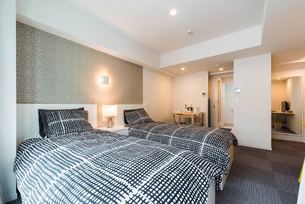 2 single beds and plenty of natural light!