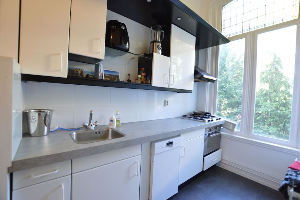 A simple but fully equipped kitchen