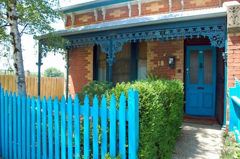 Historic Cosy Home-The Yuilles: Ballarat B&B