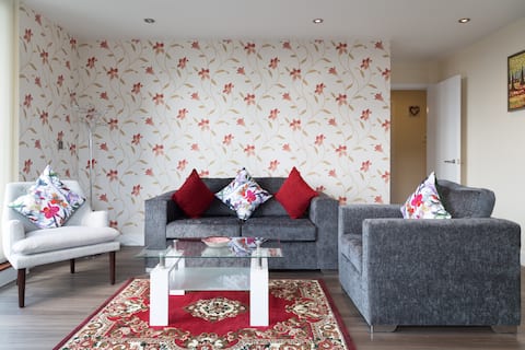 Top Airbnb: Contemporary Station Penthouse w Parking & Balcony in Cambridge