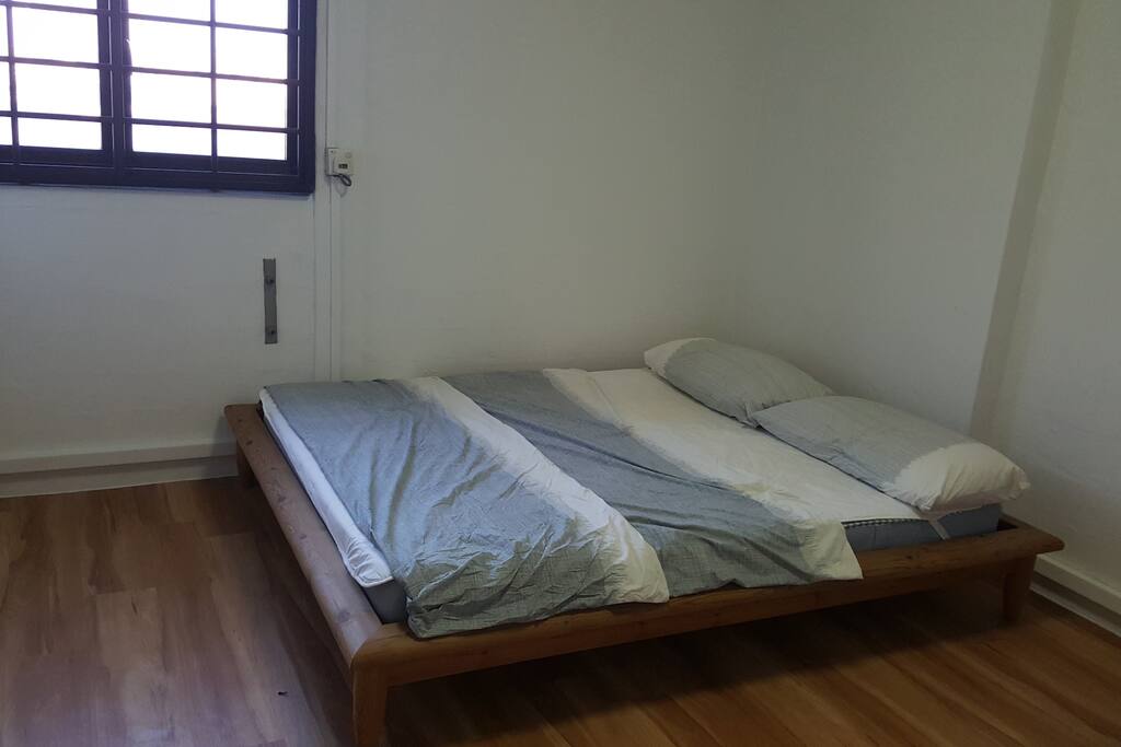 Comfortable queen size bed for 2!