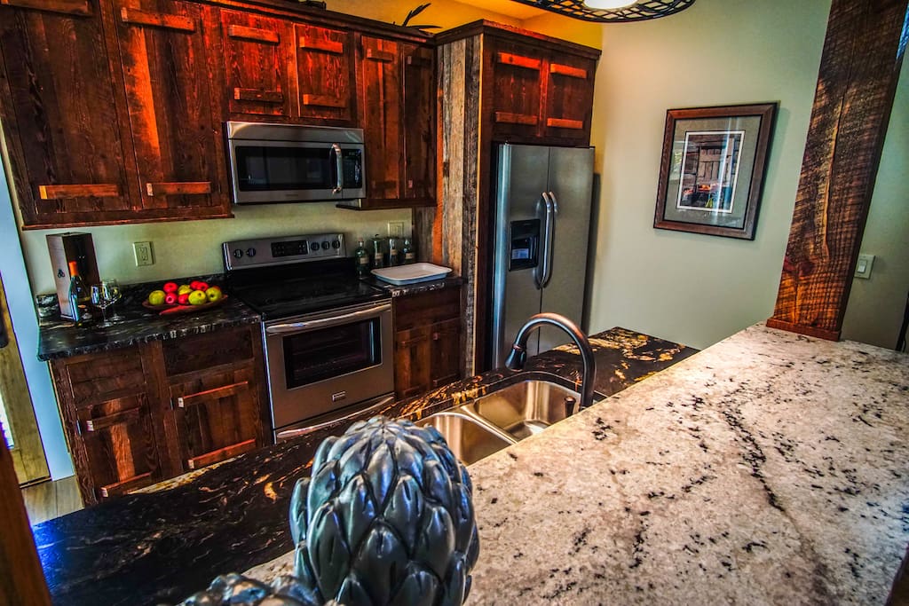 Super cool kitchen, fully furnished
