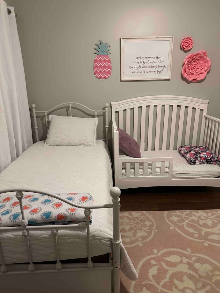 3rd bedroom on main floor (crib/toddler bed and twin bed with 200 pound weight limit)