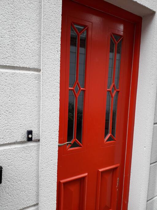 Separate entrance, no lifts, intercoms or corridors