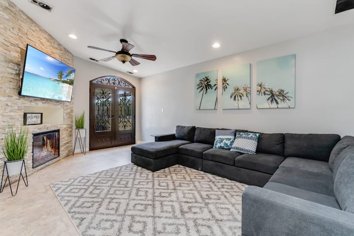 Pool, Mini Golf & Movie Theater- Fun 4br Home - Chula Vista, CA