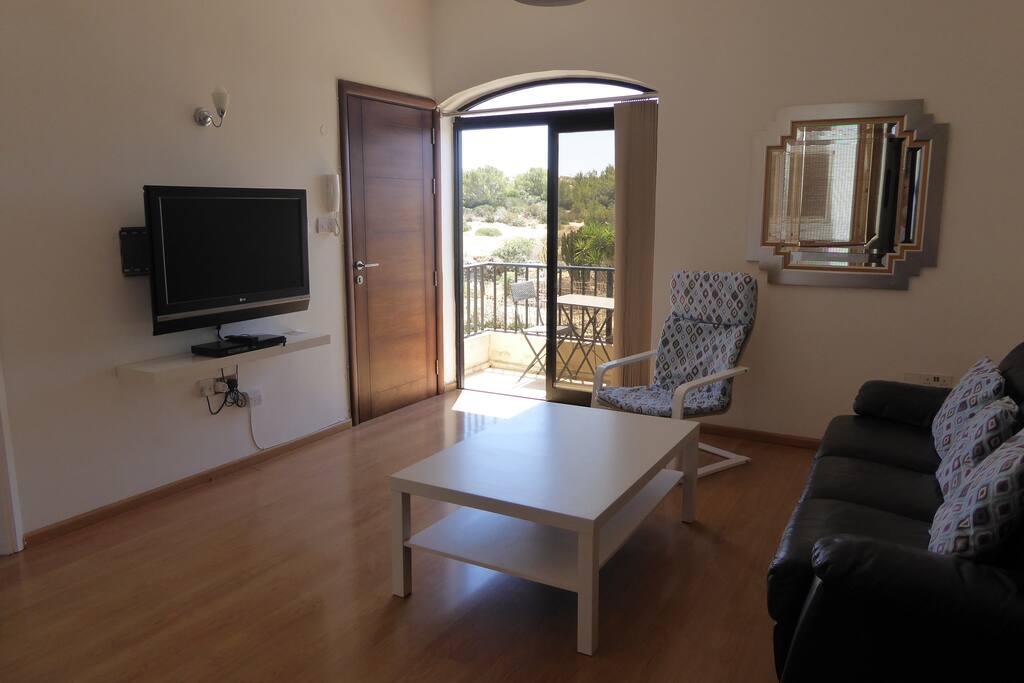 Lounge with TV and Blueray DVD player (with a USB port)