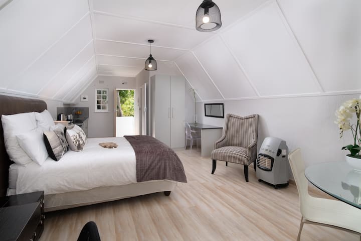 Self Contained Modern Cottage in Sandton