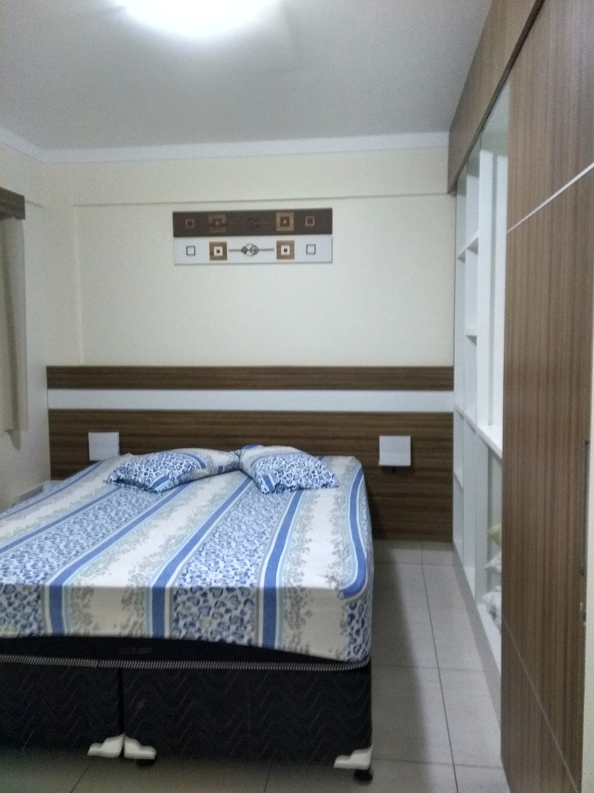 נוף לחדר הרחצה לחדר השינה.