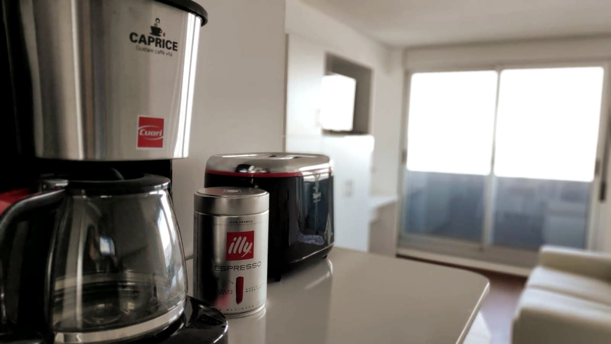 Top performing Airbnb: Modern apartment on Rambla Sur (with garage) in Ciudad Vieja